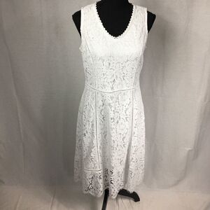 Isaac Mizrahi XSP white lace short sleeve v neck dress mid length lined